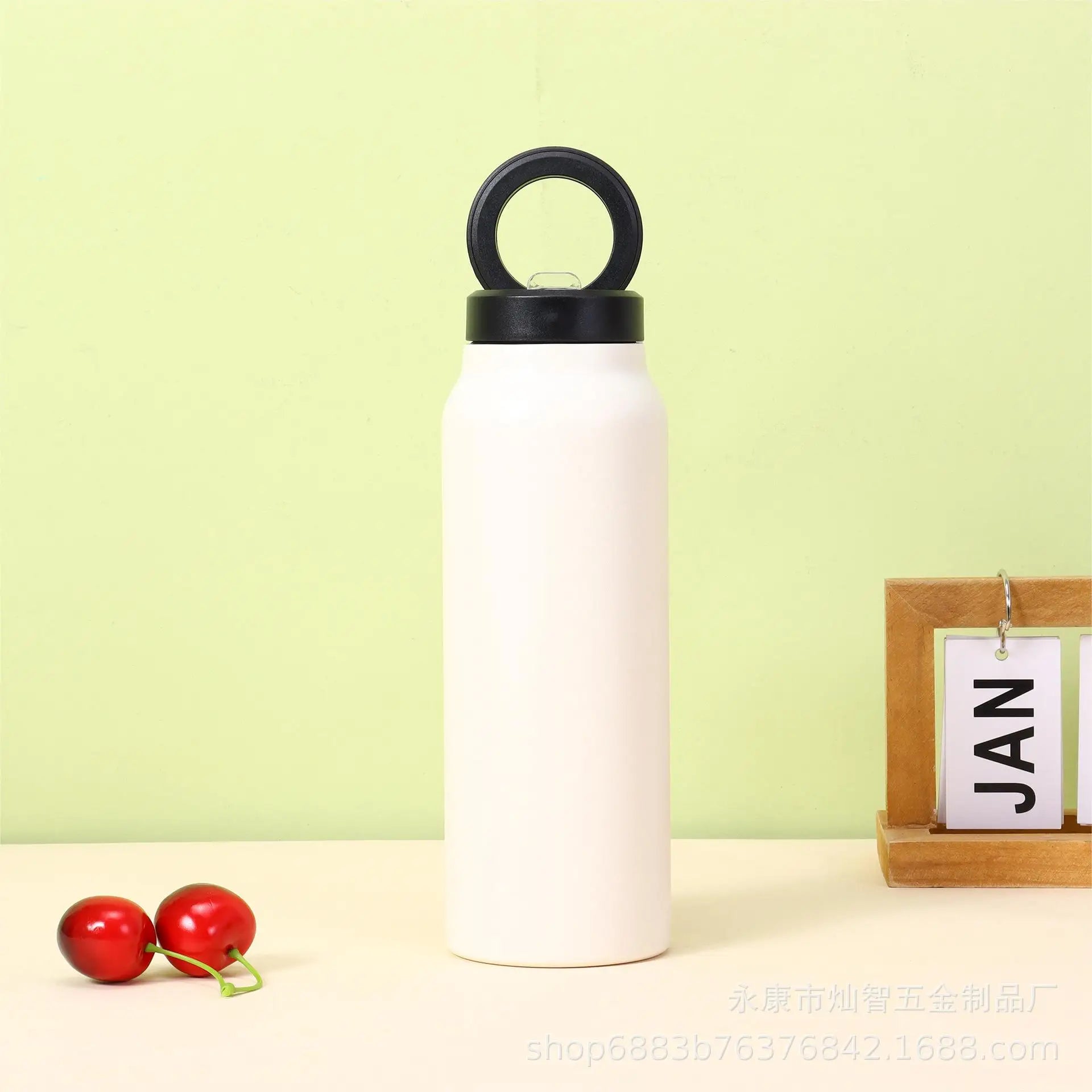 24oz Water Bottle with Magnetic Top